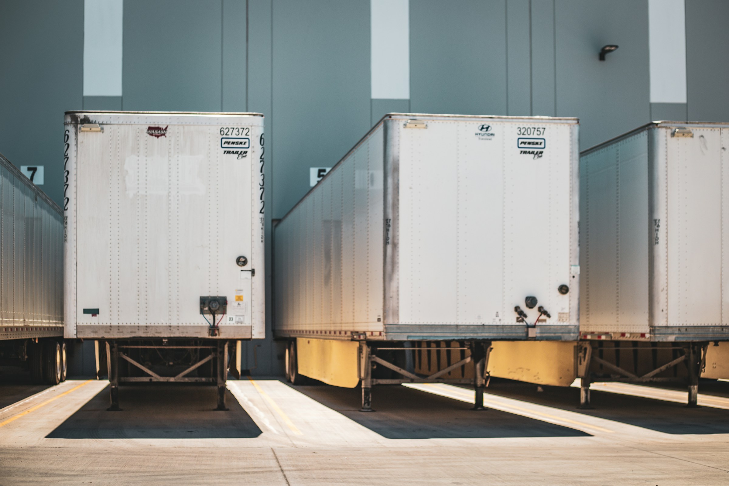 Refrigerated truck with transport refrigeration unit